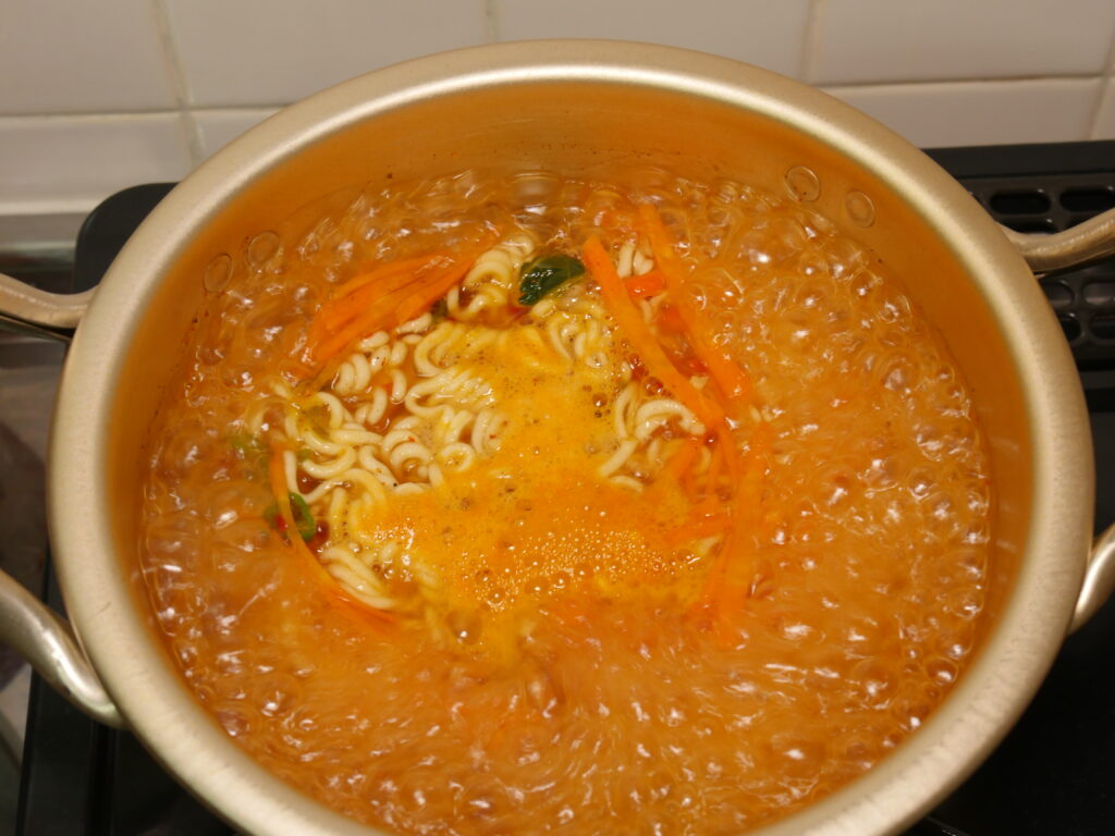 麺、にんじん