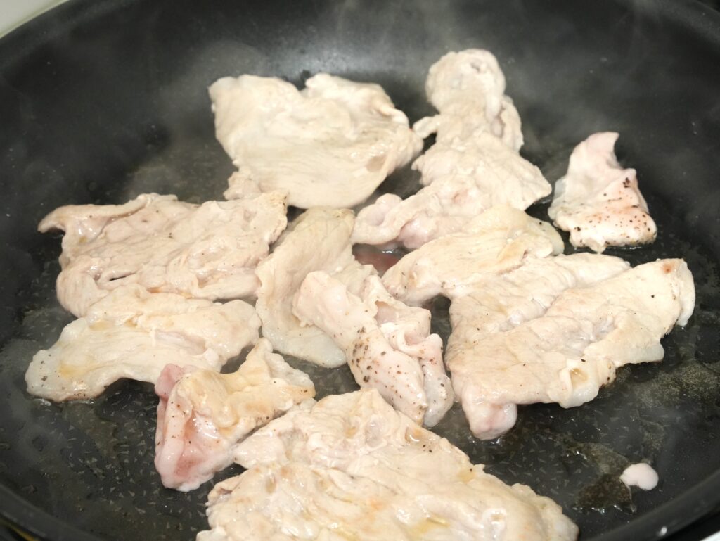 豚肉炒める